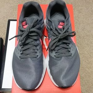 Nike Shoes - Woman's Nike Shoe Nike Shoes - Woman's Nike Shoe